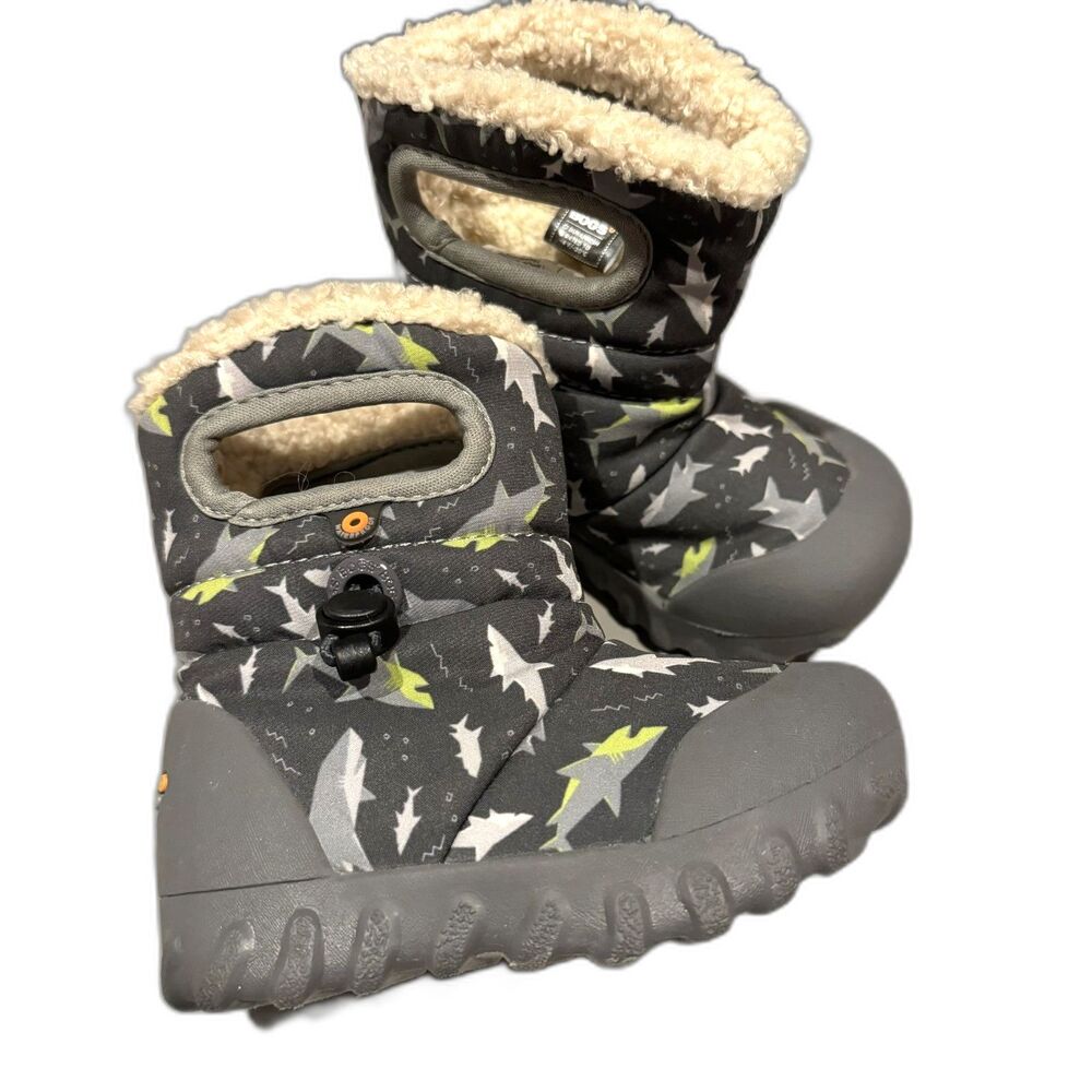 Bogs B-Moc Boots Shark Print Insulated Winter Snow Waterproof Boys sz 6 Toddler